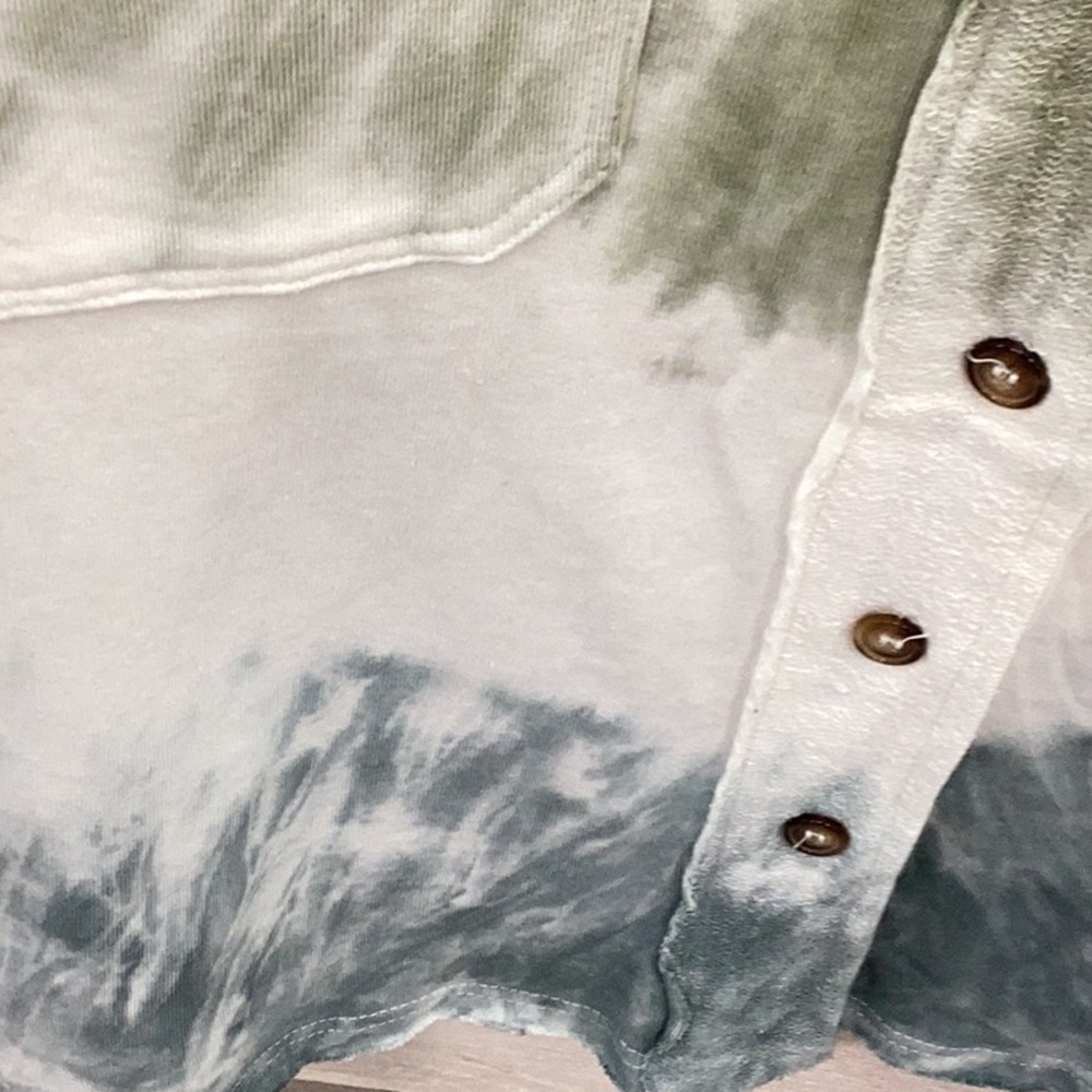 Brand New womens button up top/light shacket - Picture 5 of 5